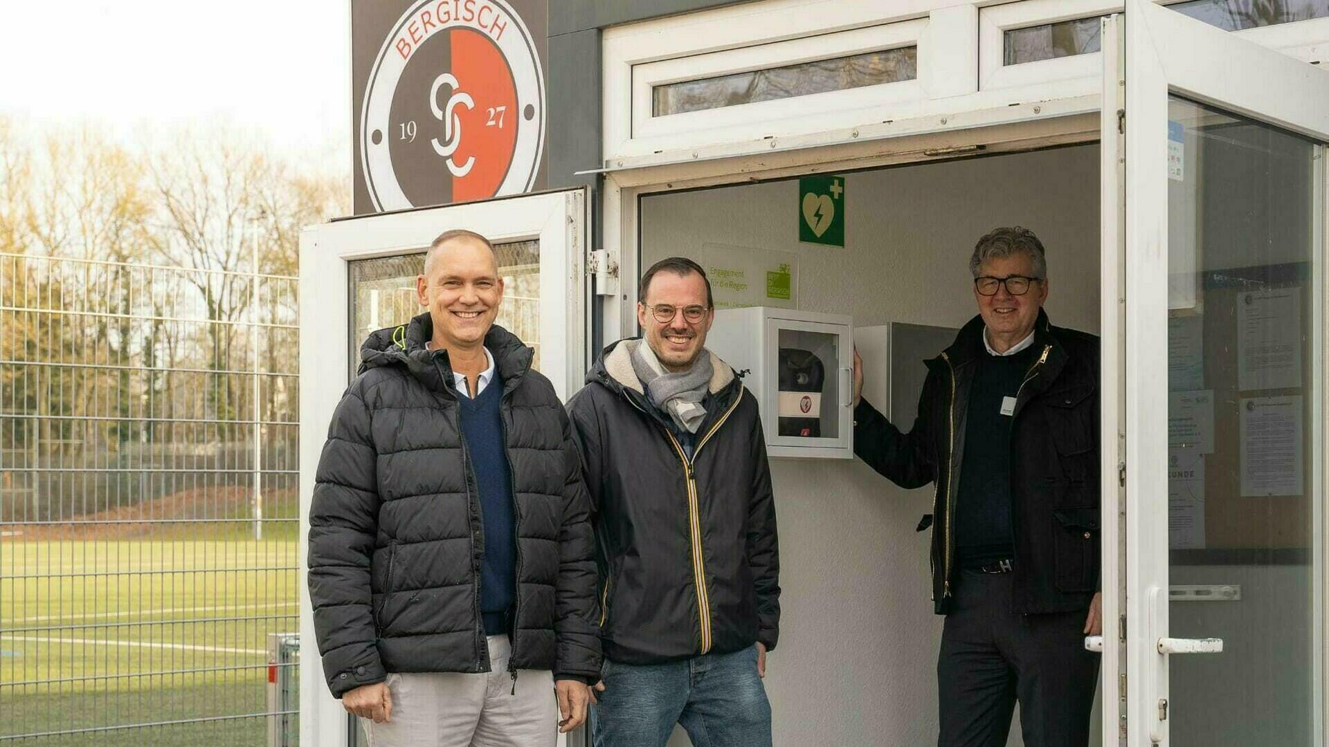 Best of Bergisch Defibrillator Spende an SC27 Best of Bergisch Defibrillator Spende an SC27